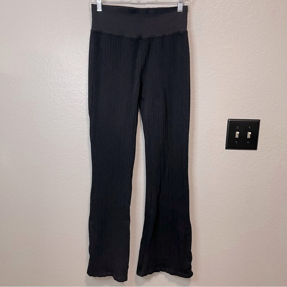 VS Pink Black Ribbed Flare Split Hem Leggings Size Large - Picture 1 of 9